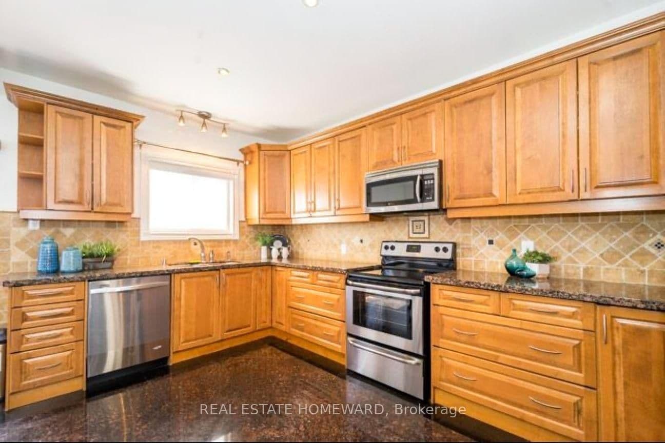295 Gowan Avenue E thumbnail 4