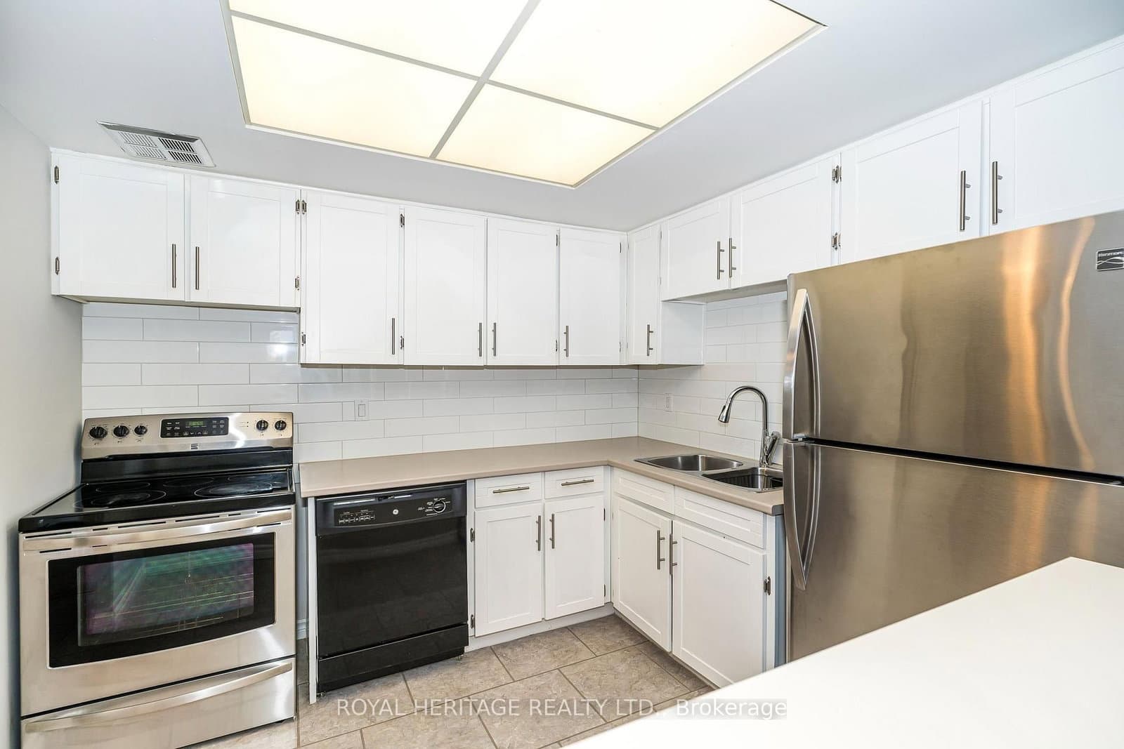 10 Dean Park Road, Unit 313 thumbnail 15