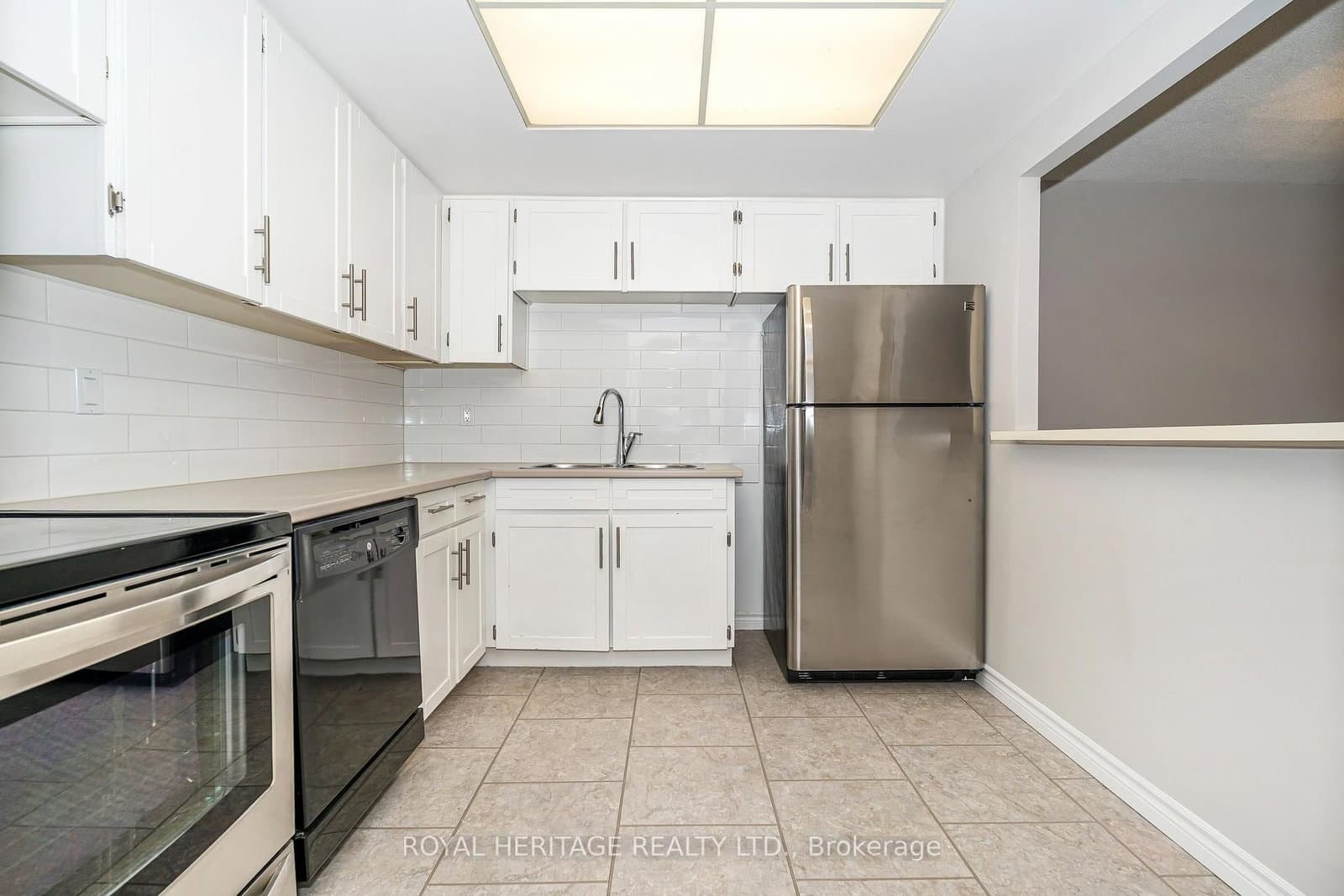 10 Dean Park Road, Unit 313 thumbnail 16