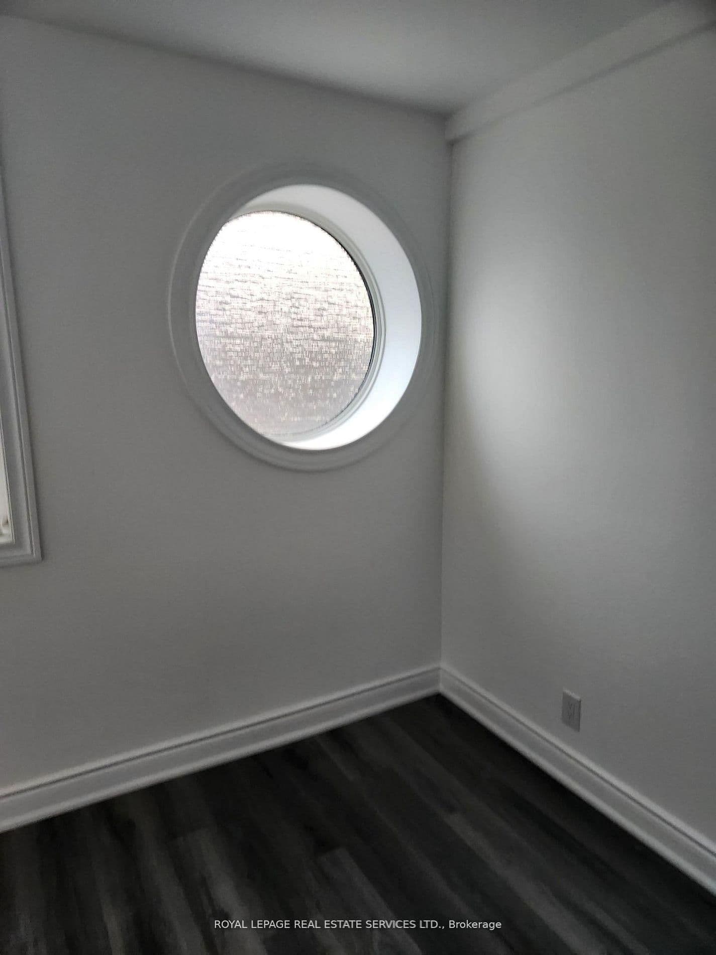 2820 Danforth Avenue, Unit 201 thumbnail 3