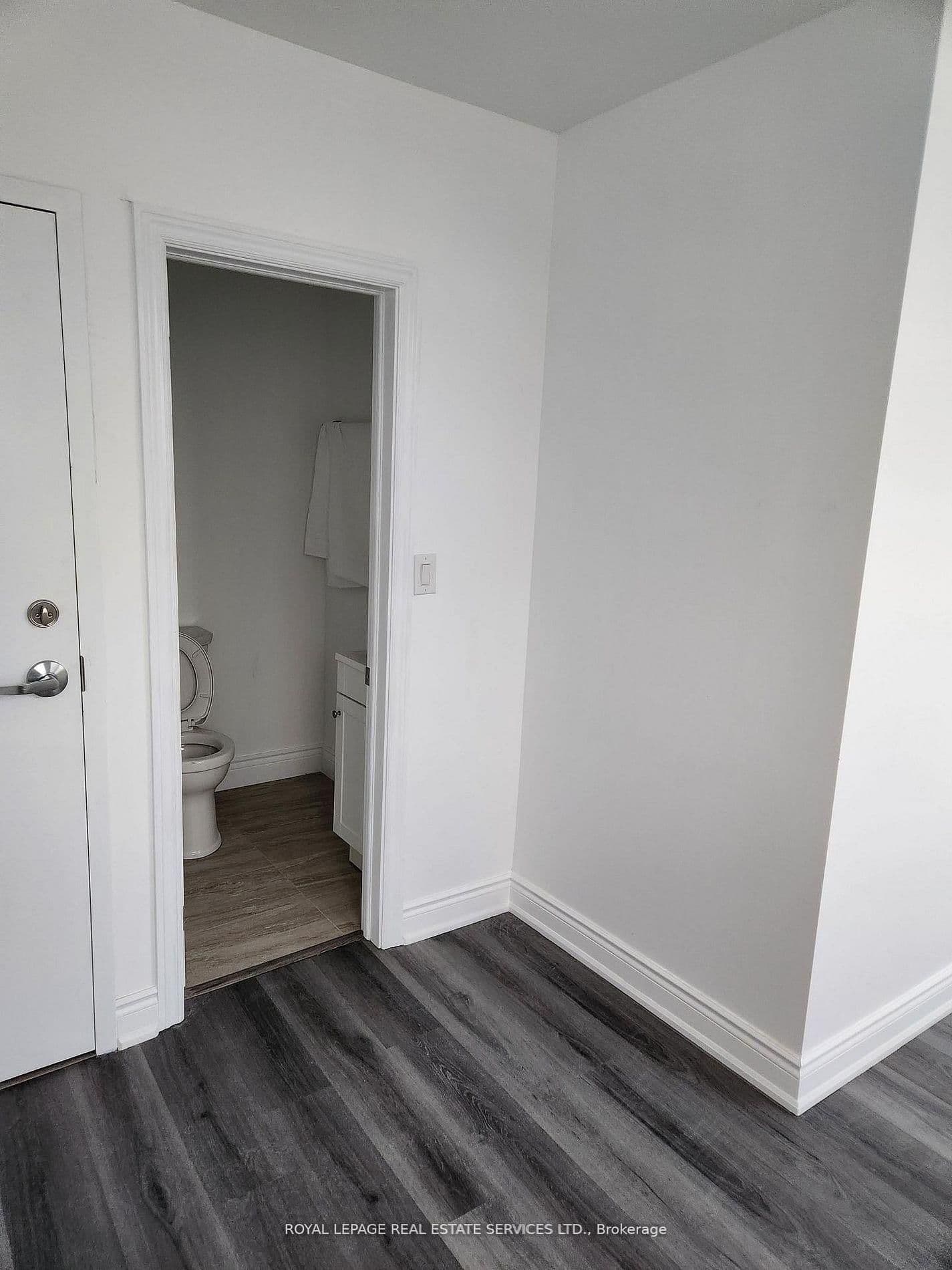 2820 Danforth Avenue, Unit 201 thumbnail 4
