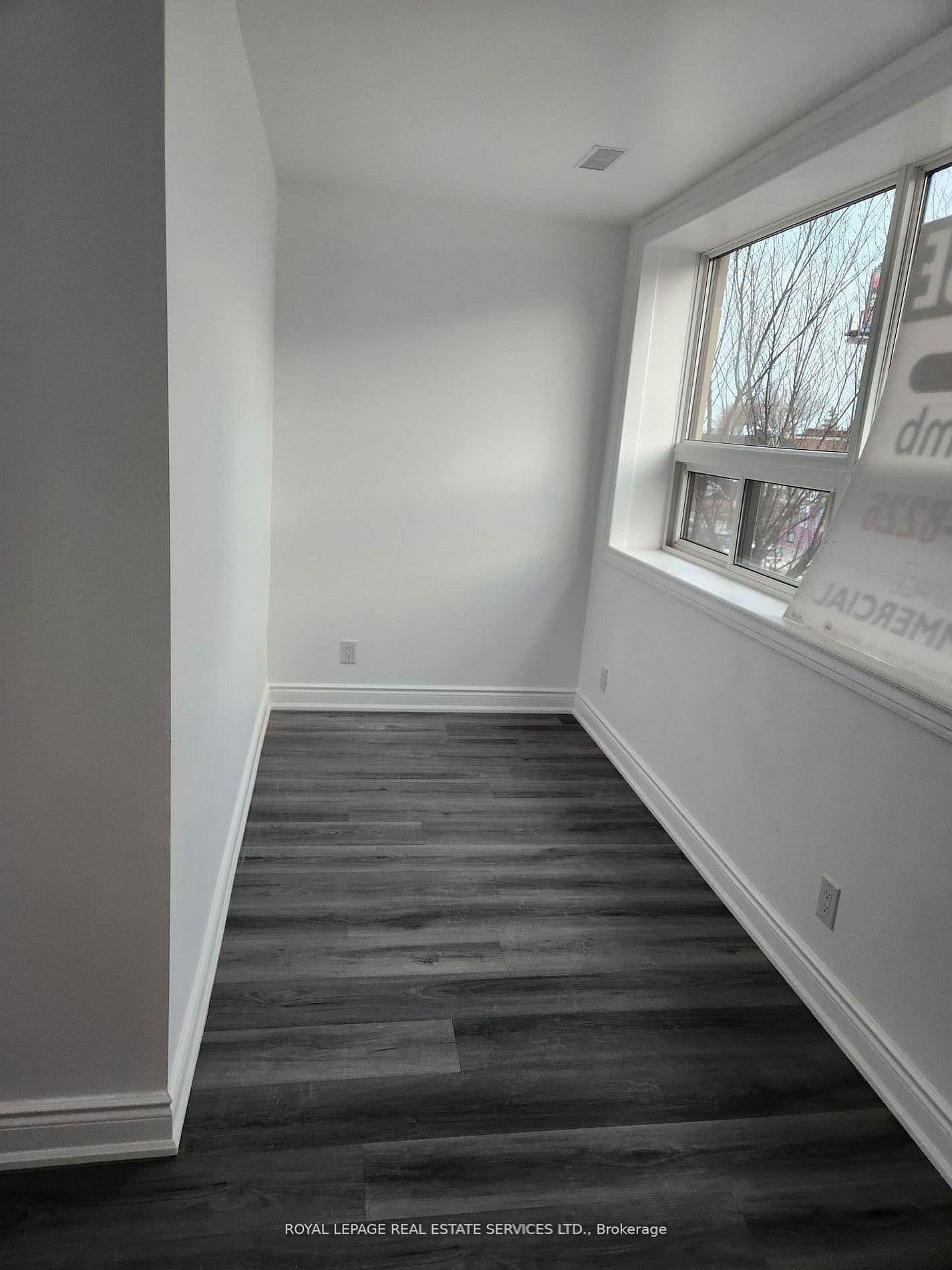 2820 Danforth Avenue, Unit 201 thumbnail 8