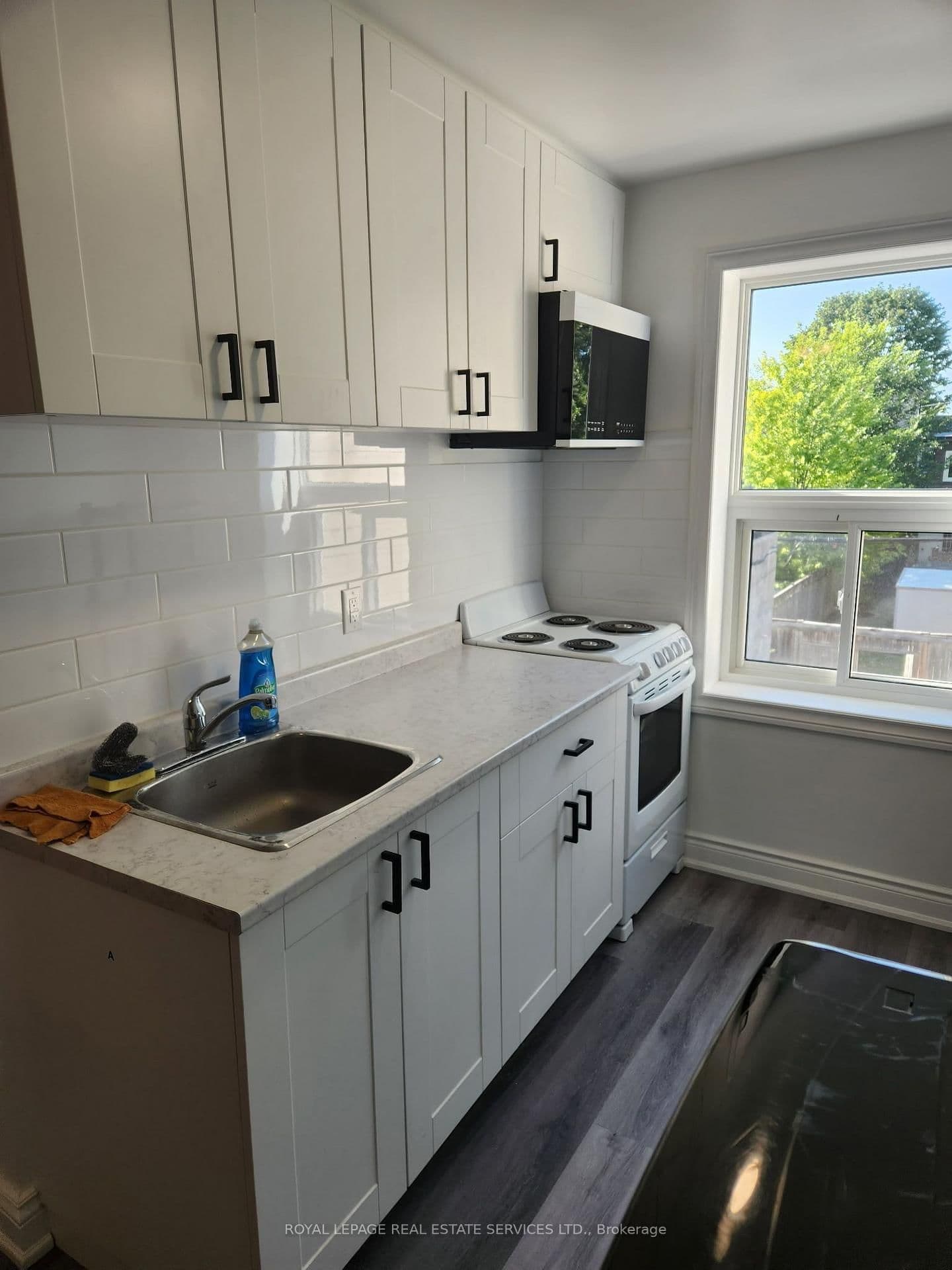 2820 Danforth Avenue, Unit 210 thumbnail 5