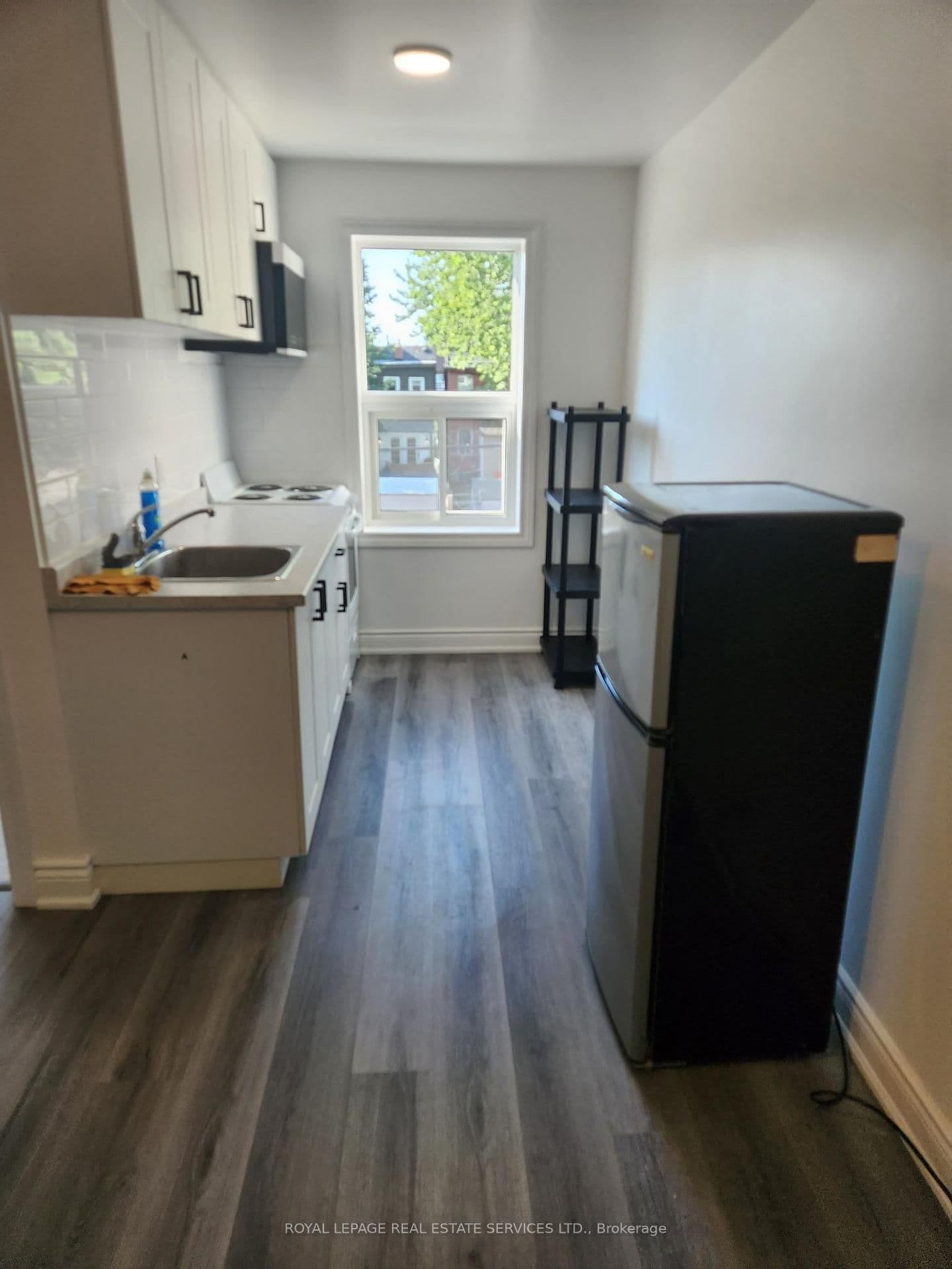 2820 Danforth Avenue, Unit 210 thumbnail 4