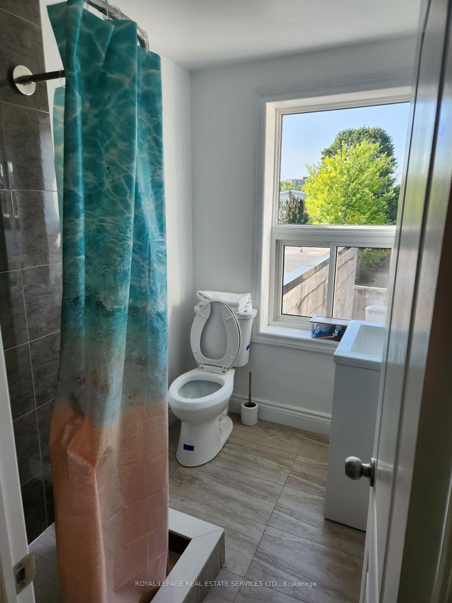 2820 Danforth Avenue, Unit 210 thumbnail 7
