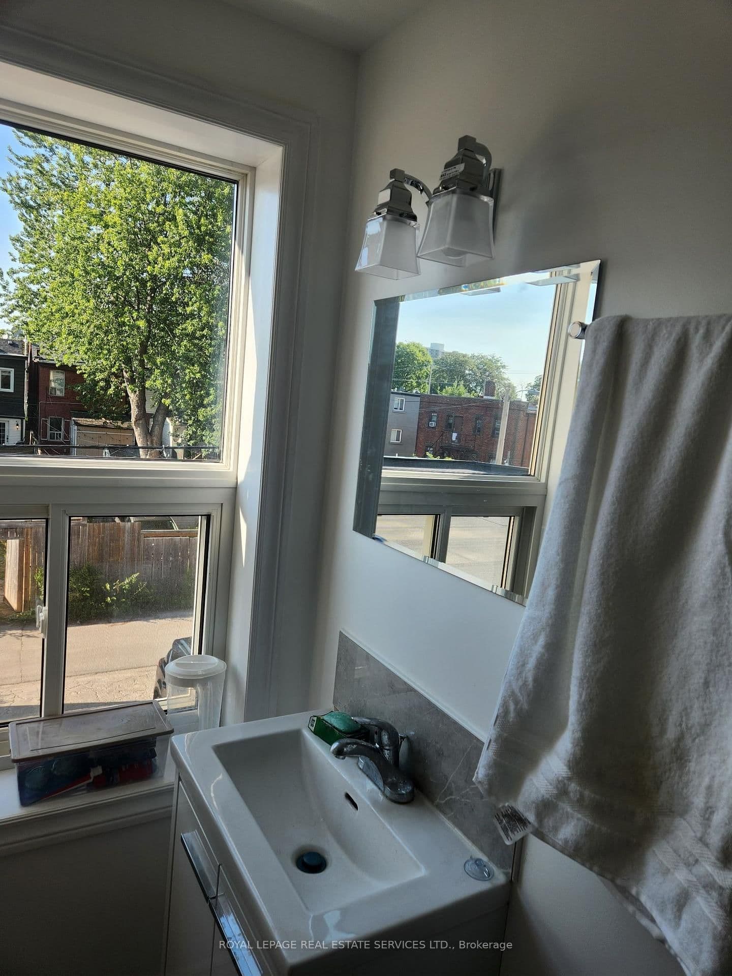 2820 Danforth Avenue, Unit 210 thumbnail 8