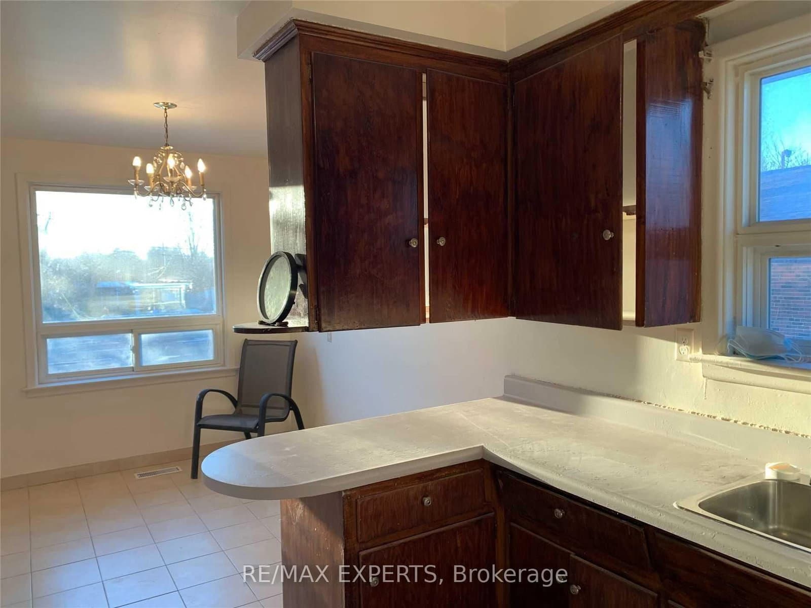 733 Markham Road thumbnail 4