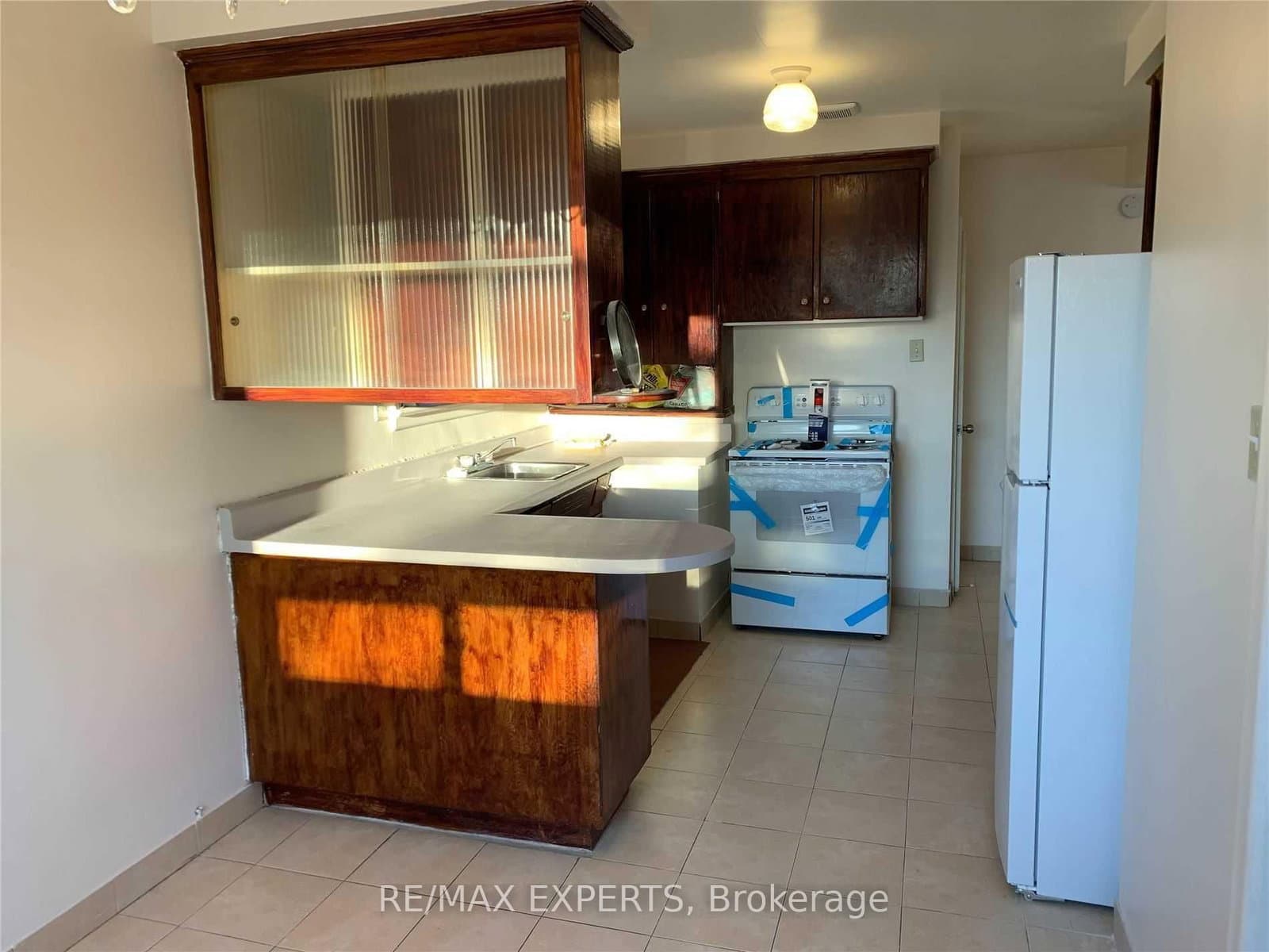 733 Markham Road thumbnail 5