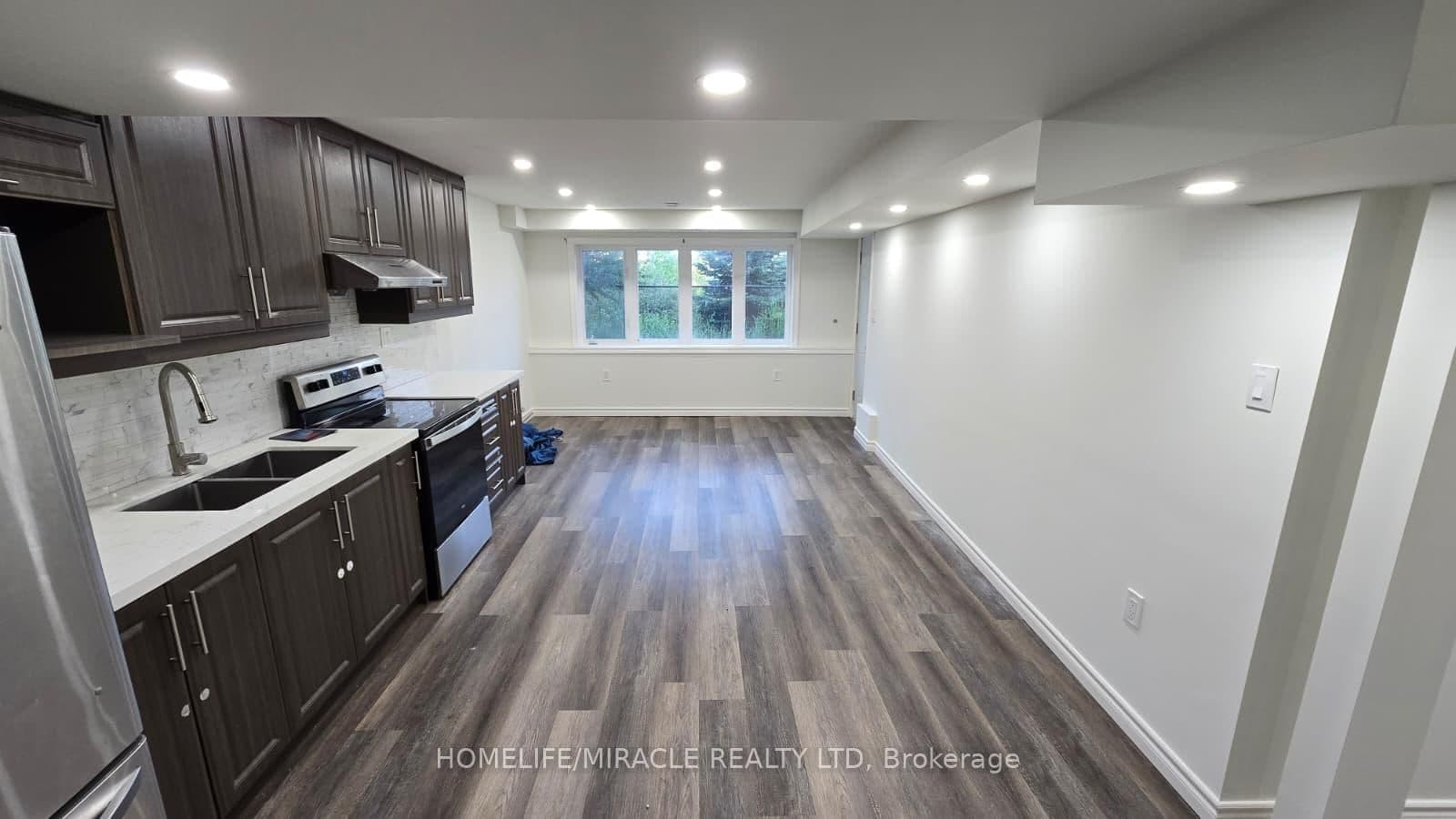 105 Stockell Crescent thumbnail 4
