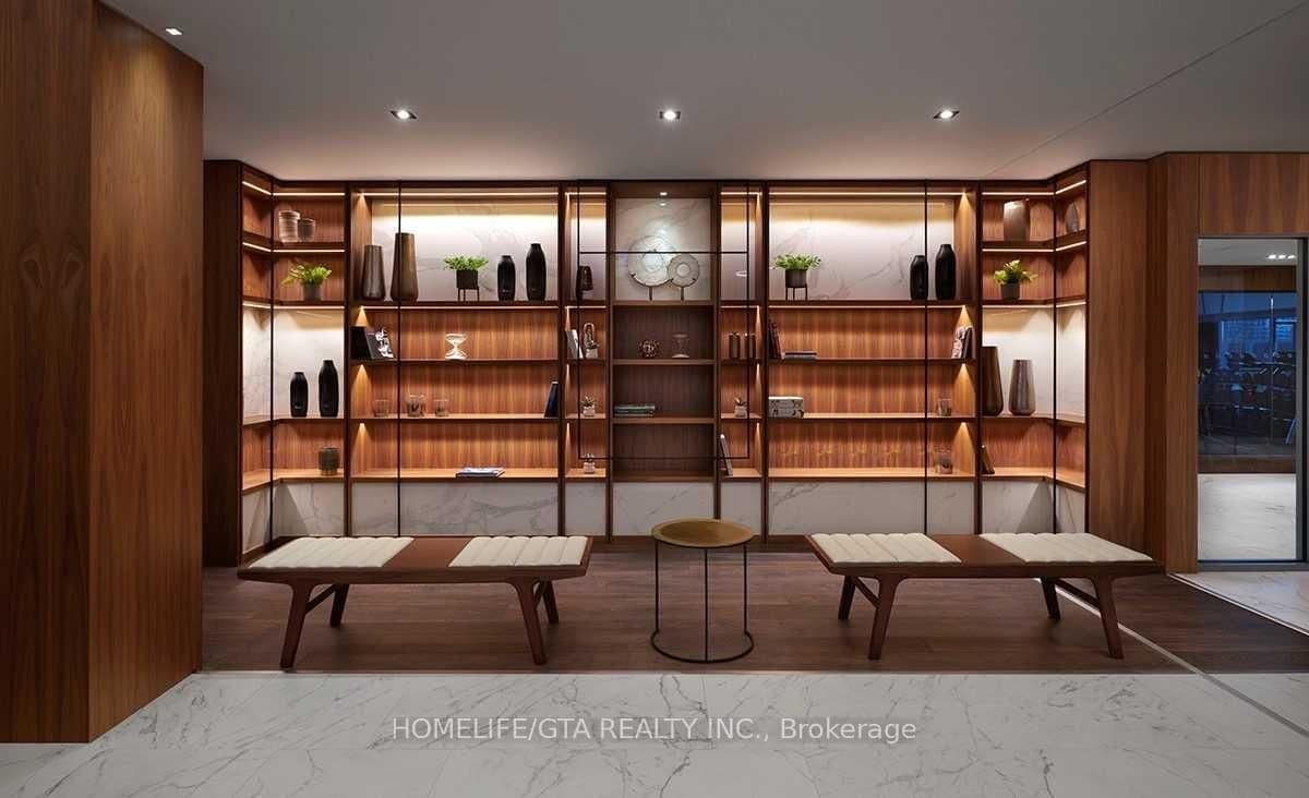 275 Village Green Square, Unit PH17 thumbnail 15