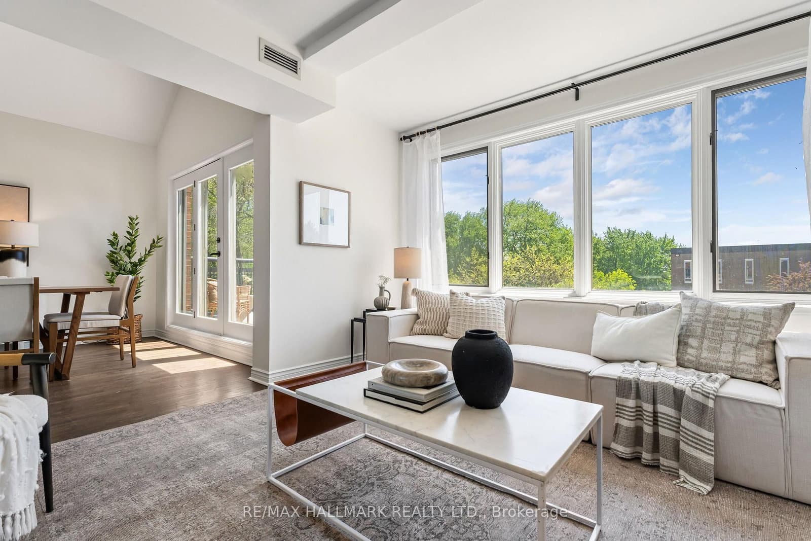1941 Queen Street E, Unit 305 thumbnail 8
