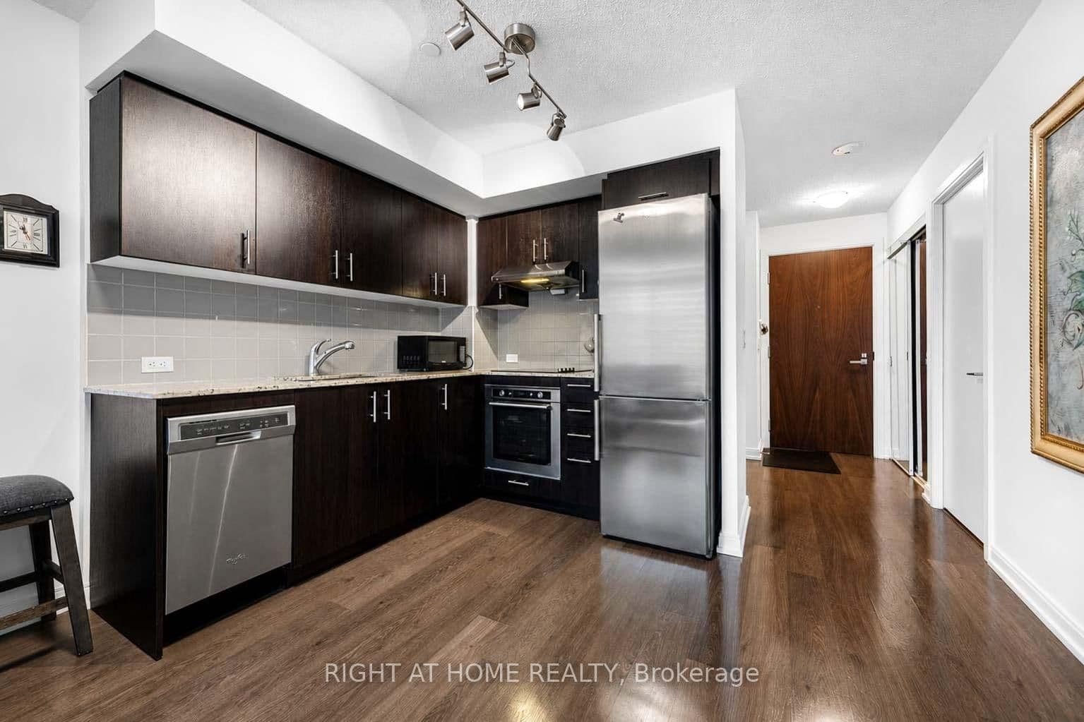 255 Village Green Square, Unit 606 thumbnail 12