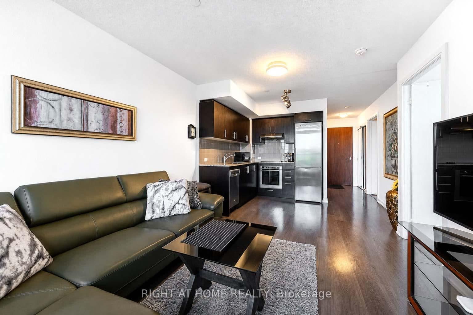 255 Village Green Square, Unit 606 thumbnail 14