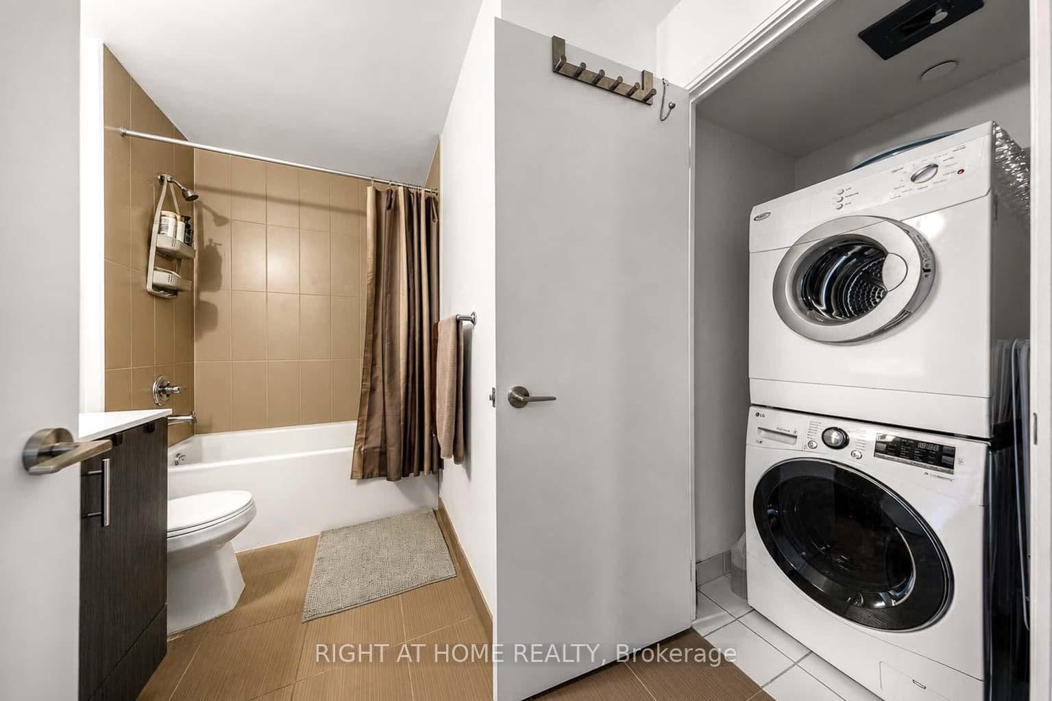 255 Village Green Square, Unit 606 thumbnail 15