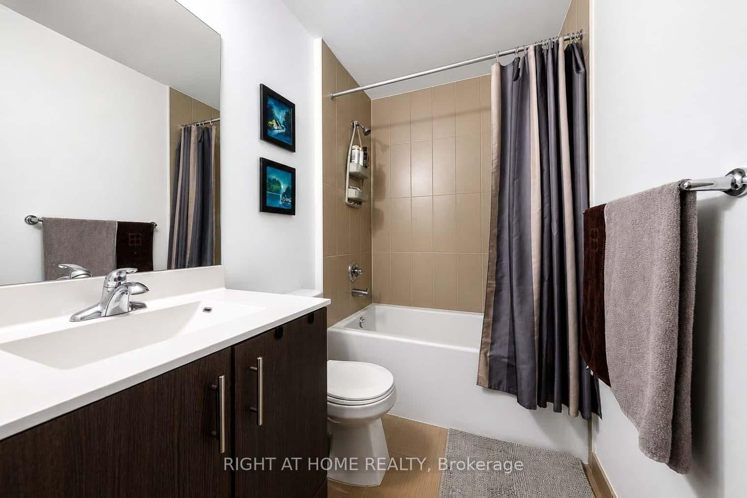 255 Village Green Square, Unit 606 thumbnail 16