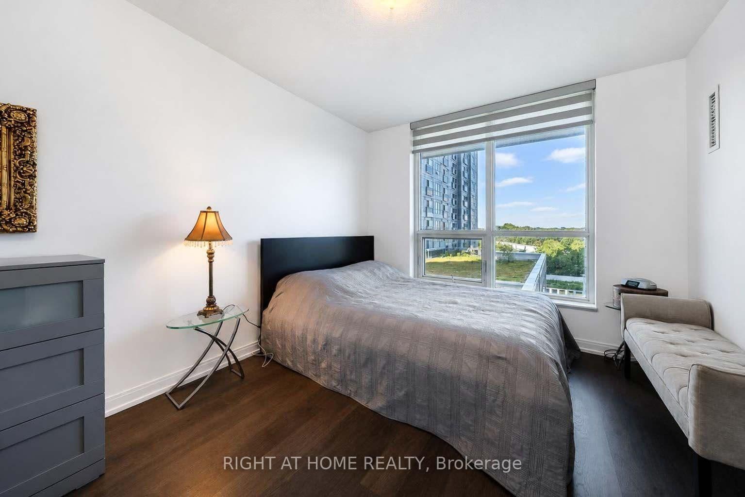 255 Village Green Square, Unit 606 thumbnail 17