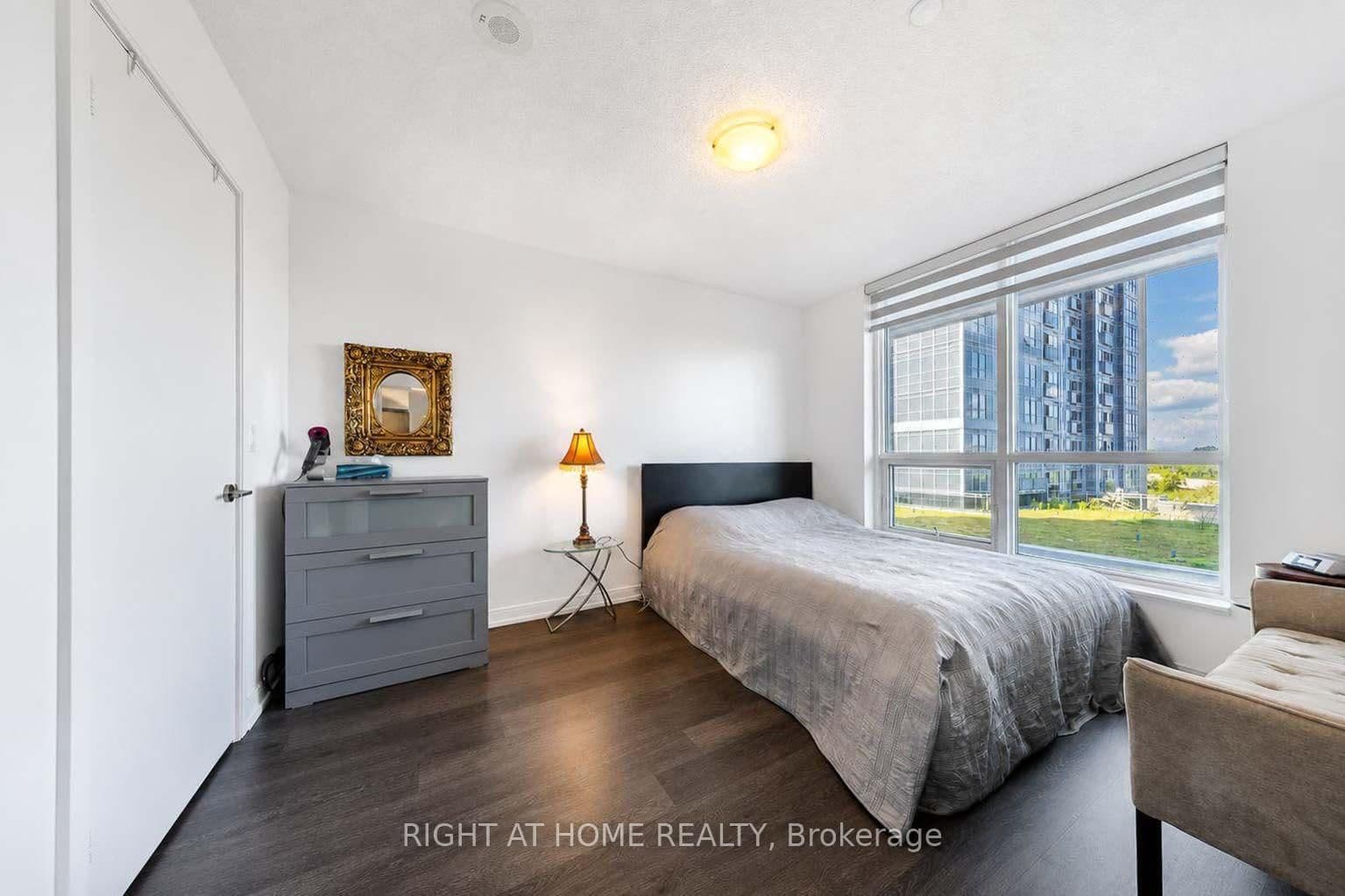 255 Village Green Square, Unit 606 thumbnail 18