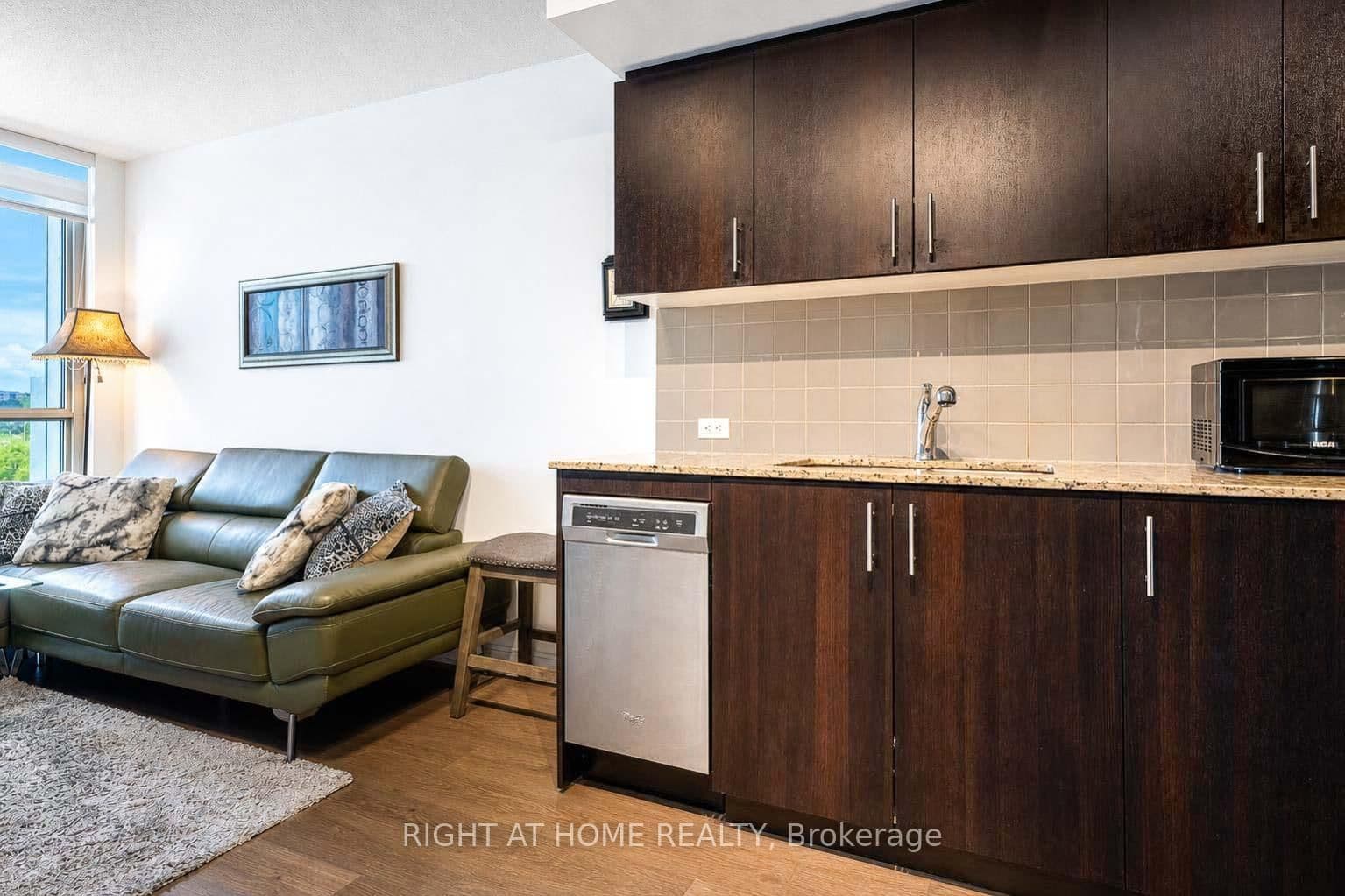 255 Village Green Square, Unit 606 thumbnail 19