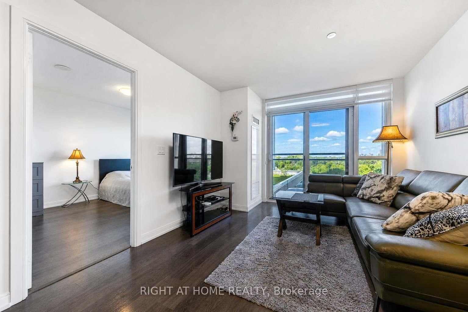 255 Village Green Square, Unit 606 thumbnail 5