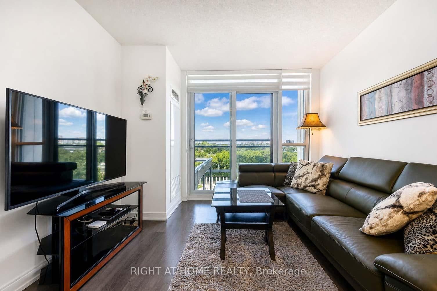 255 Village Green Square, Unit 606 thumbnail 6