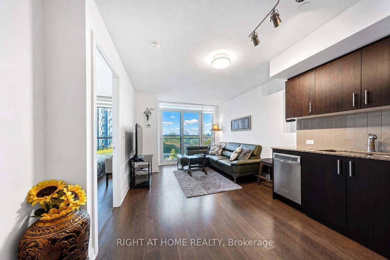 255 Village Green Square, Unit 606 thumbnail 9
