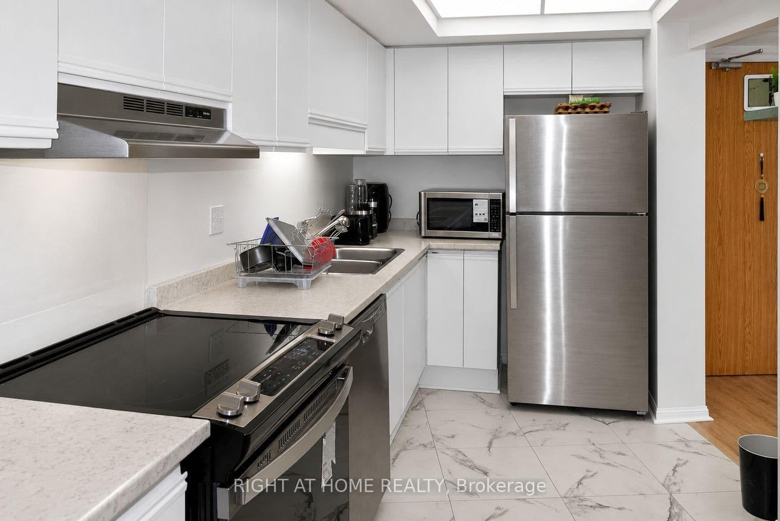 757 Victoria Park Avenue, Unit 1501 thumbnail 3