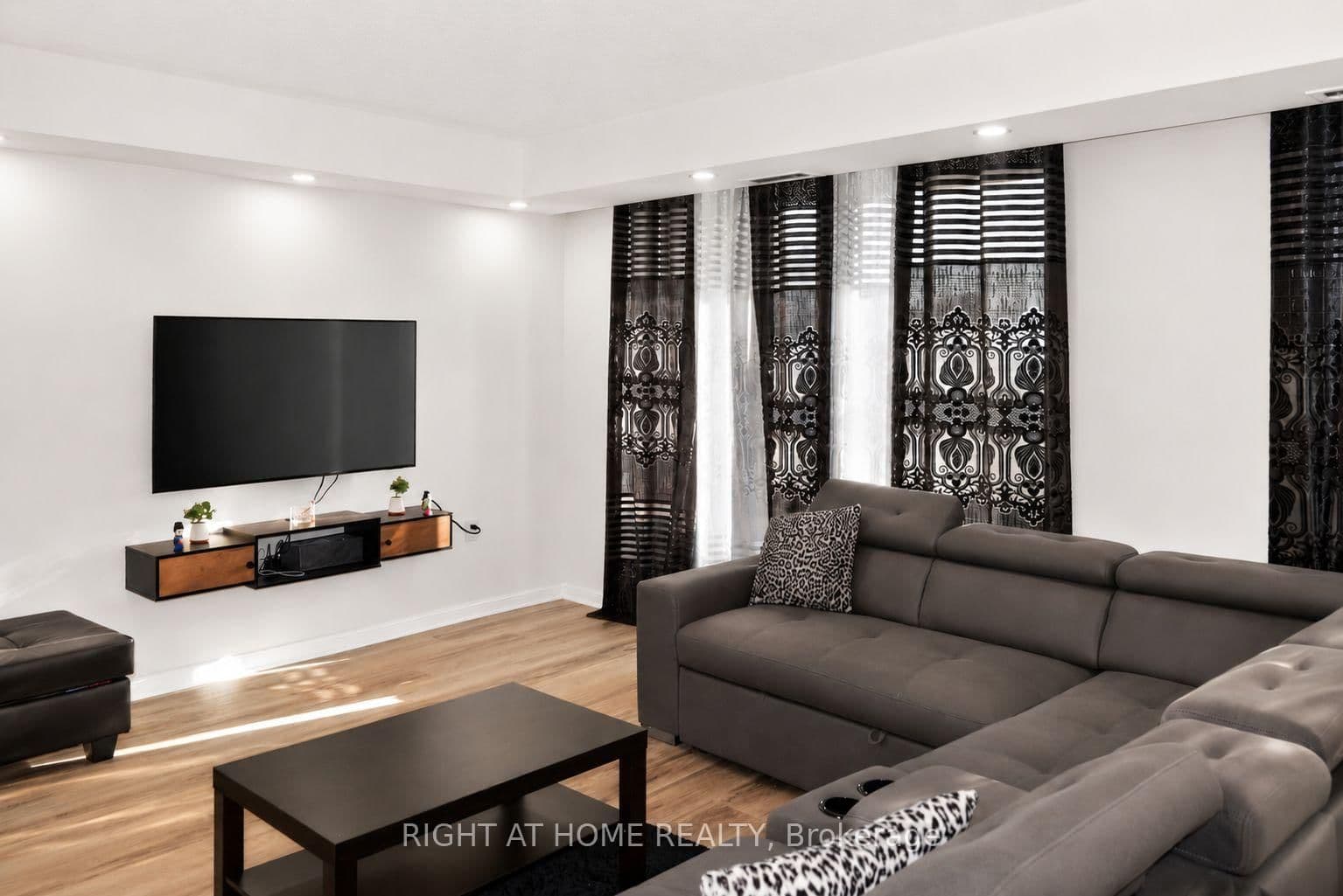 757 Victoria Park Avenue, Unit 1501 thumbnail 5