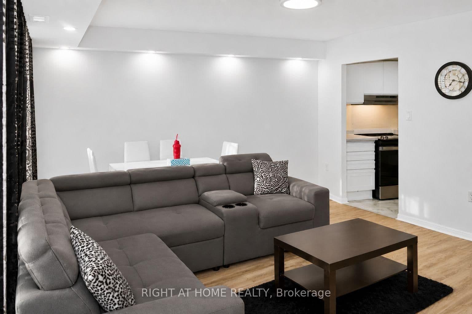 757 Victoria Park Avenue, Unit 1501 thumbnail 6