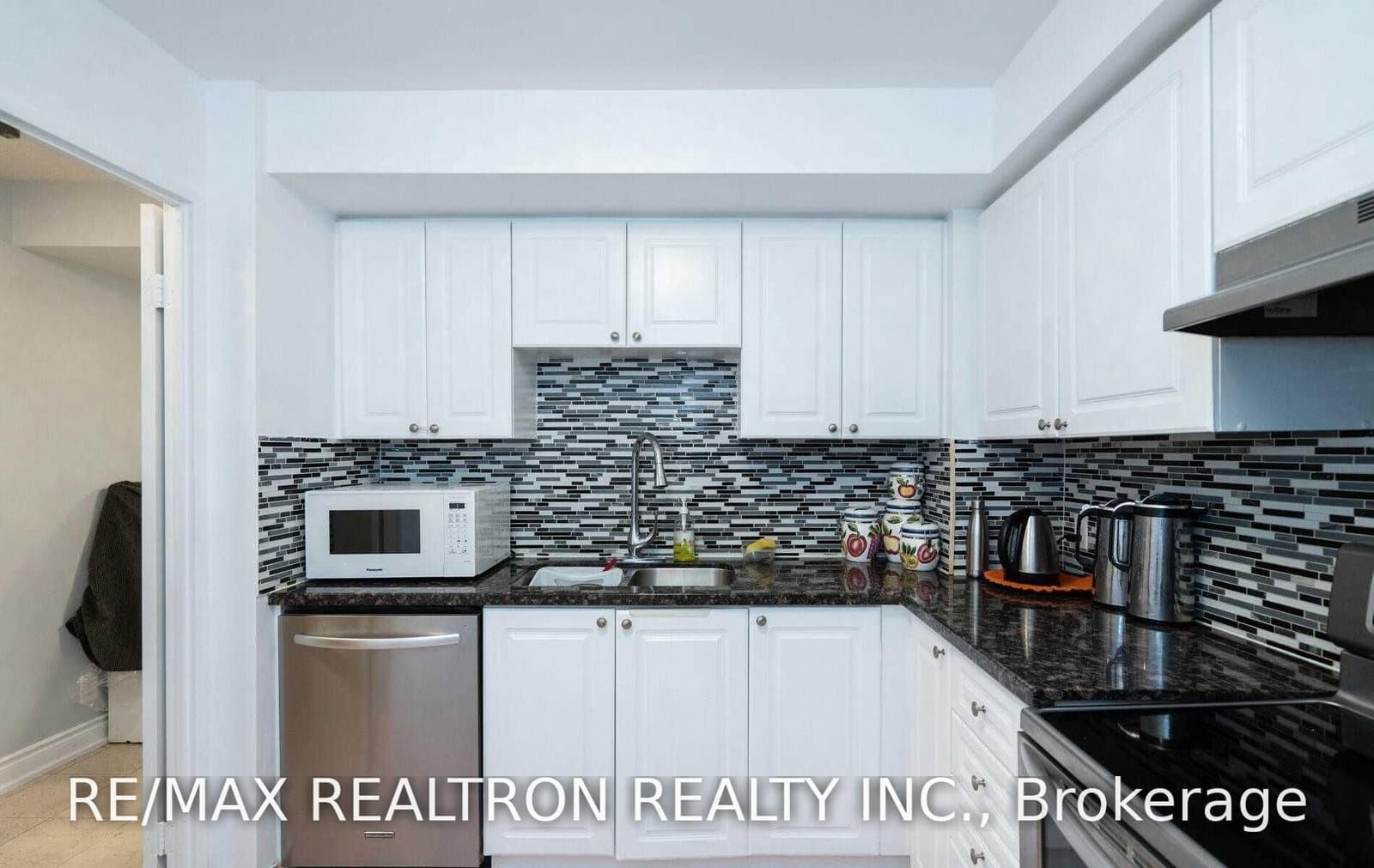 8 Lee Centre Drive, Unit 910 thumbnail 20