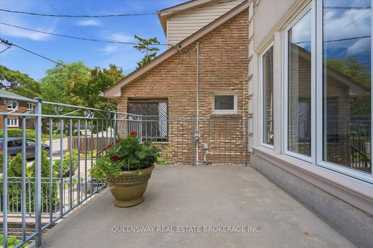 83 Floyd Avenue thumbnail 4