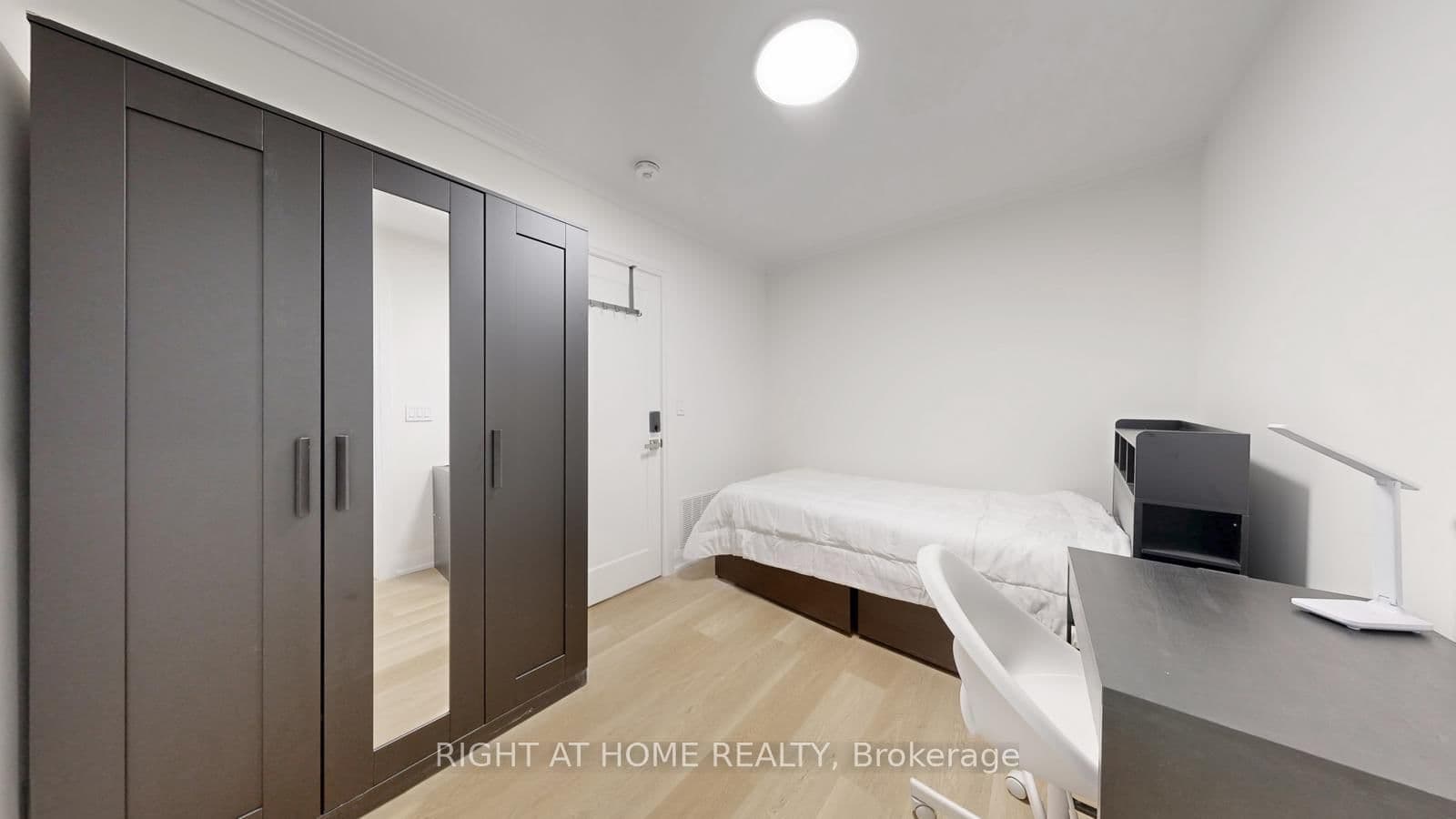 61 Gladys Road thumbnail 2