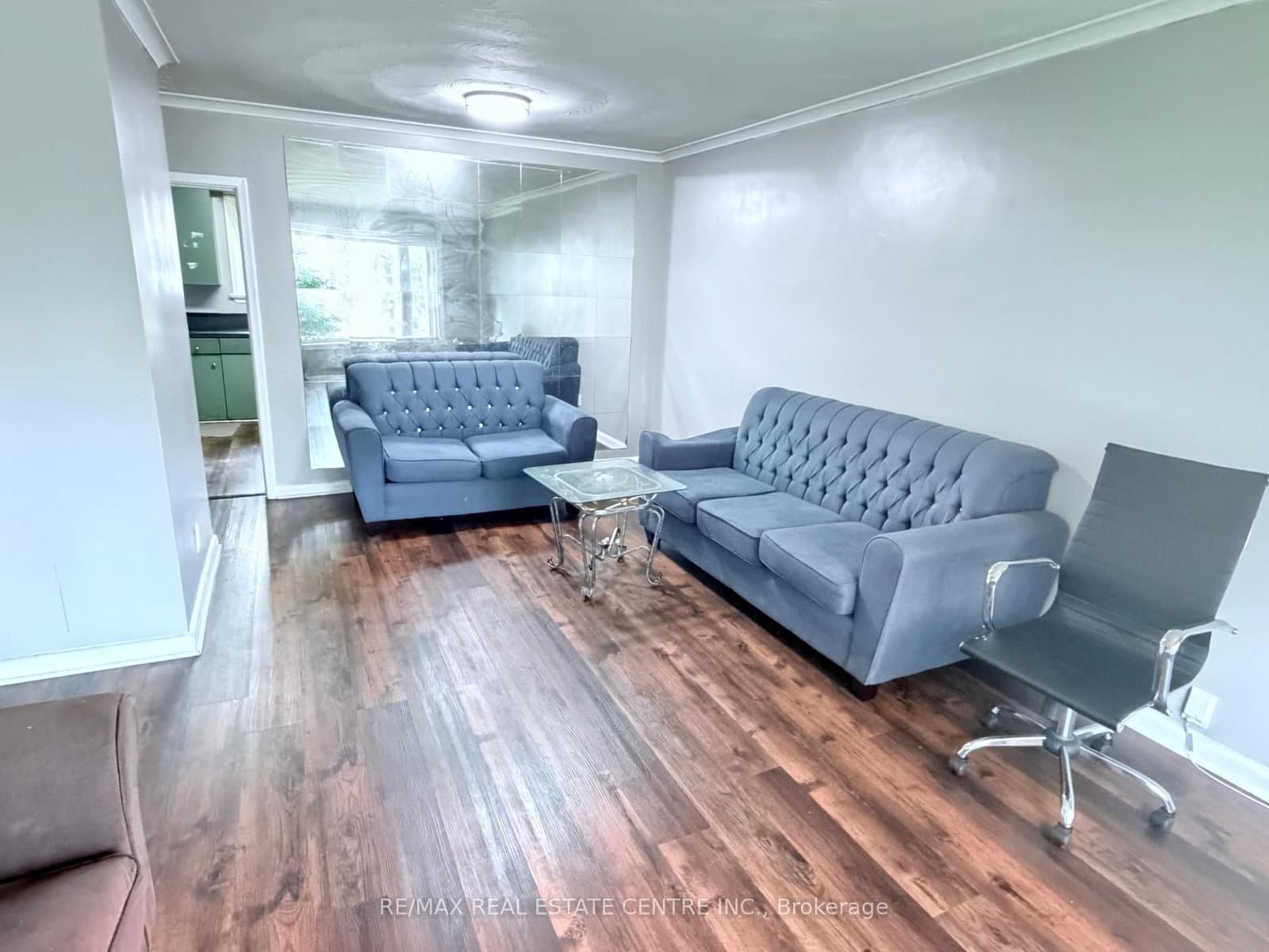 52 Sharbot Avenue - Image 1