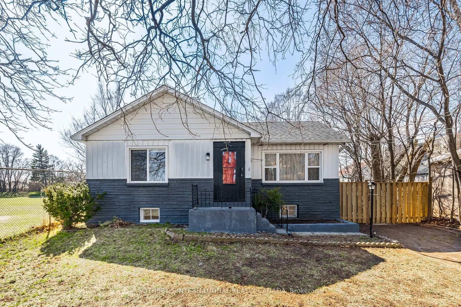 4075A Lawrence Avenue E thumbnail 2