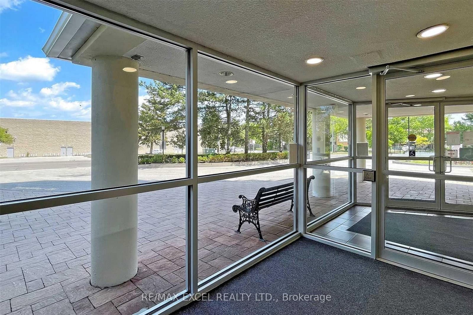 2500 Bridletowne Circle, Unit 907 thumbnail 4