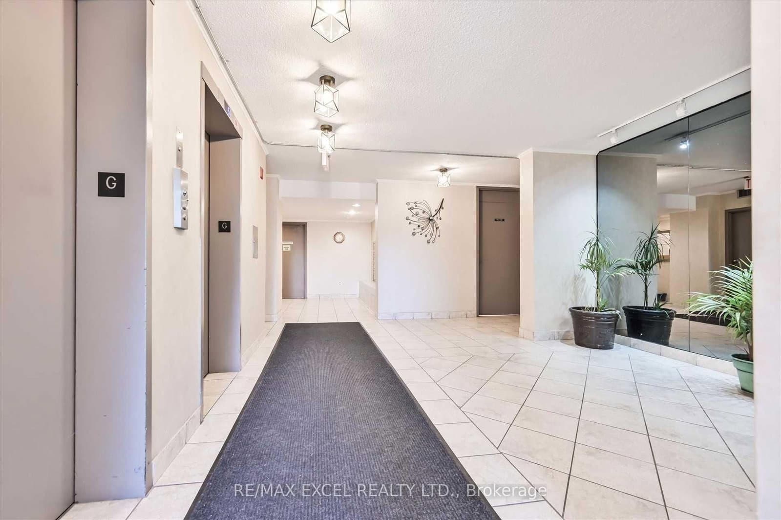 2500 Bridletowne Circle, Unit 907 thumbnail 5