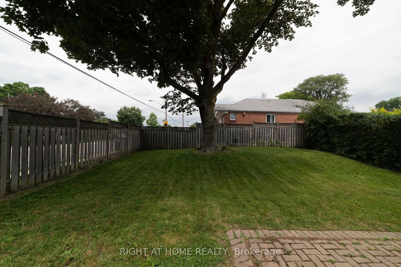 2 Midholm Drive thumbnail 37