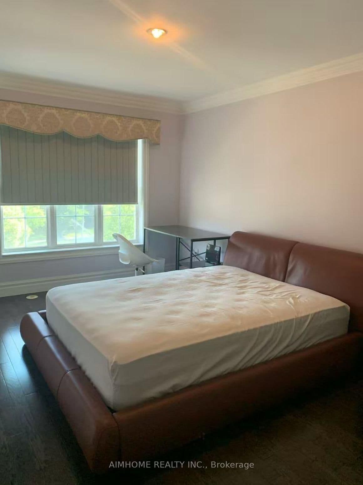 24 Exchequer Place, Unit bsmt - Image 1