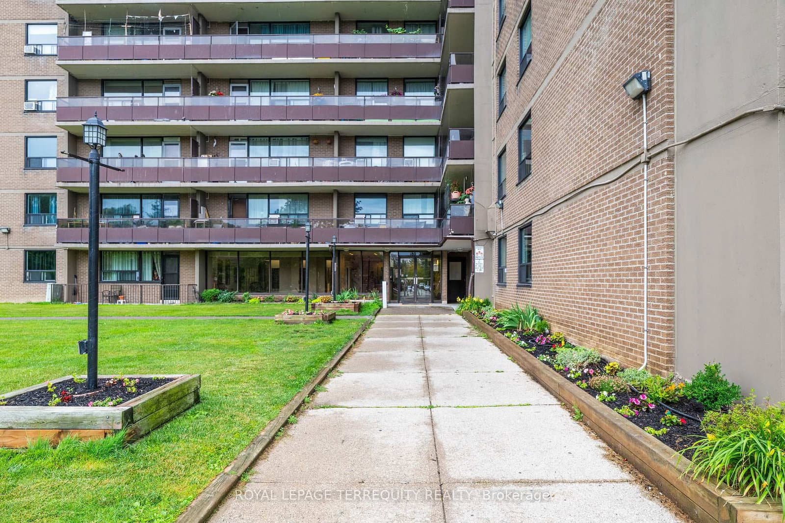 180 Markham Road, Unit 816 thumbnail 2