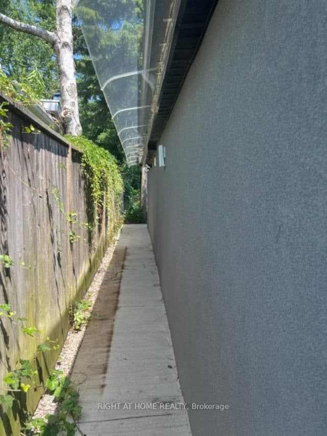 61 Glady's Road, Unit Unit 3 thumbnail 3