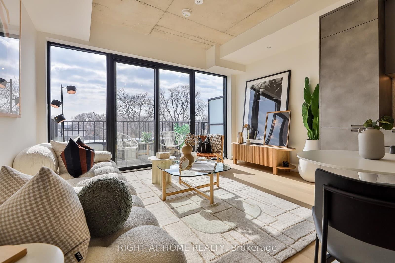 761 Queen Street E, Unit 205 thumbnail 2