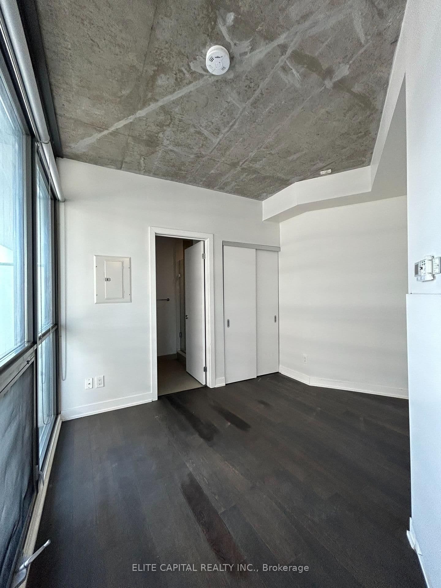 319 Carlaw Avenue, Unit 409 thumbnail 3