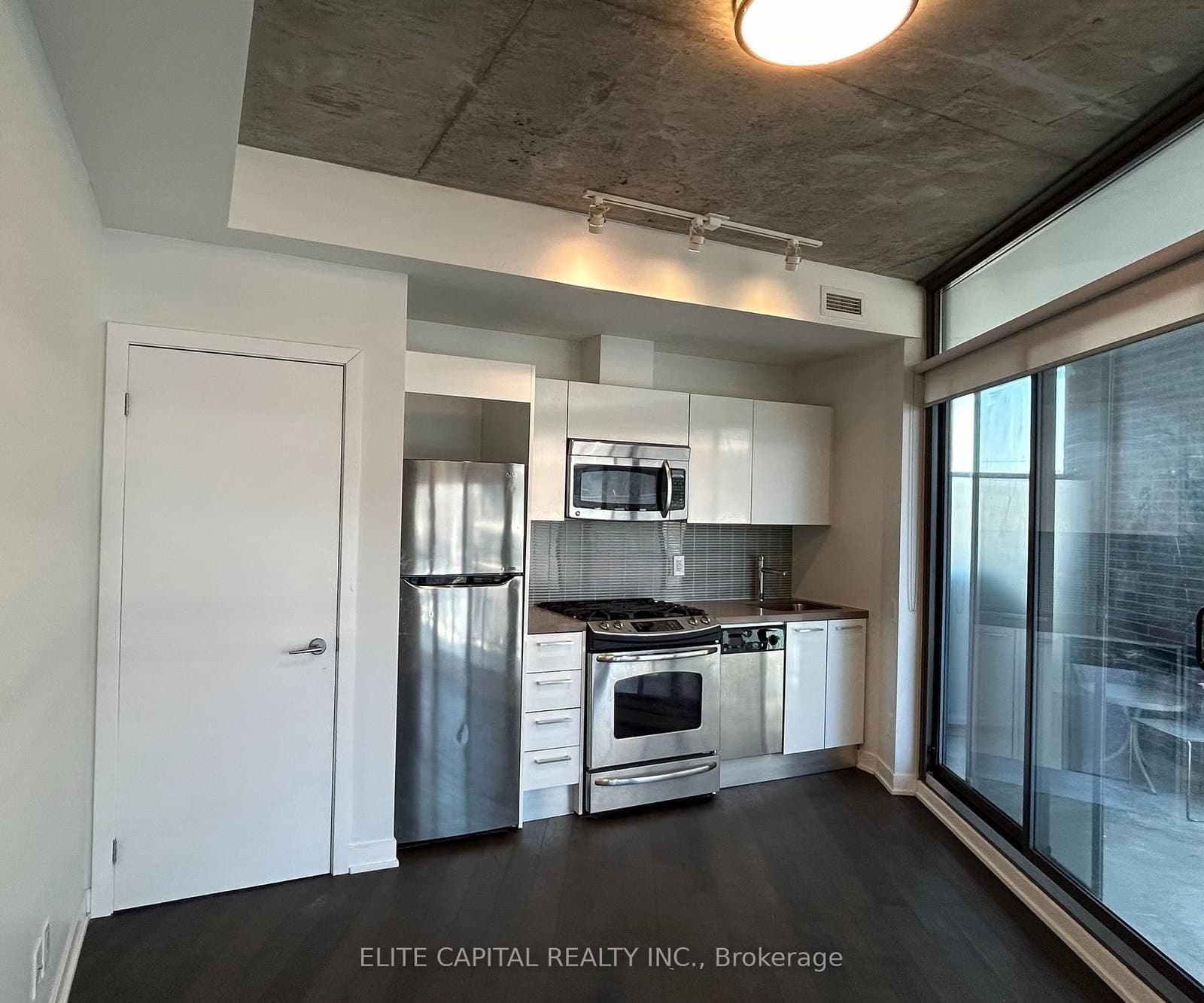 319 Carlaw Avenue, Unit 409 thumbnail 5