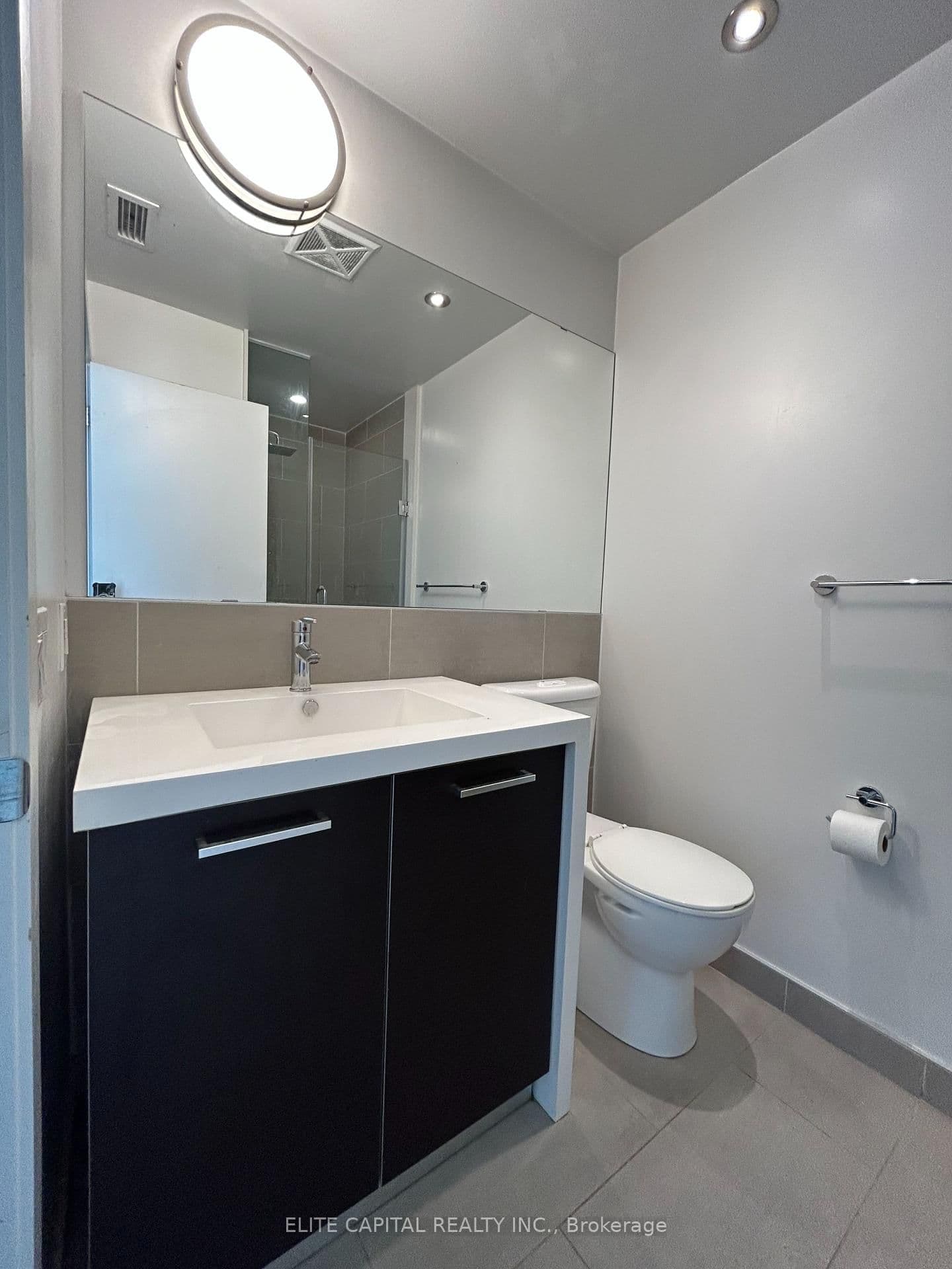 319 Carlaw Avenue, Unit 409 thumbnail 6