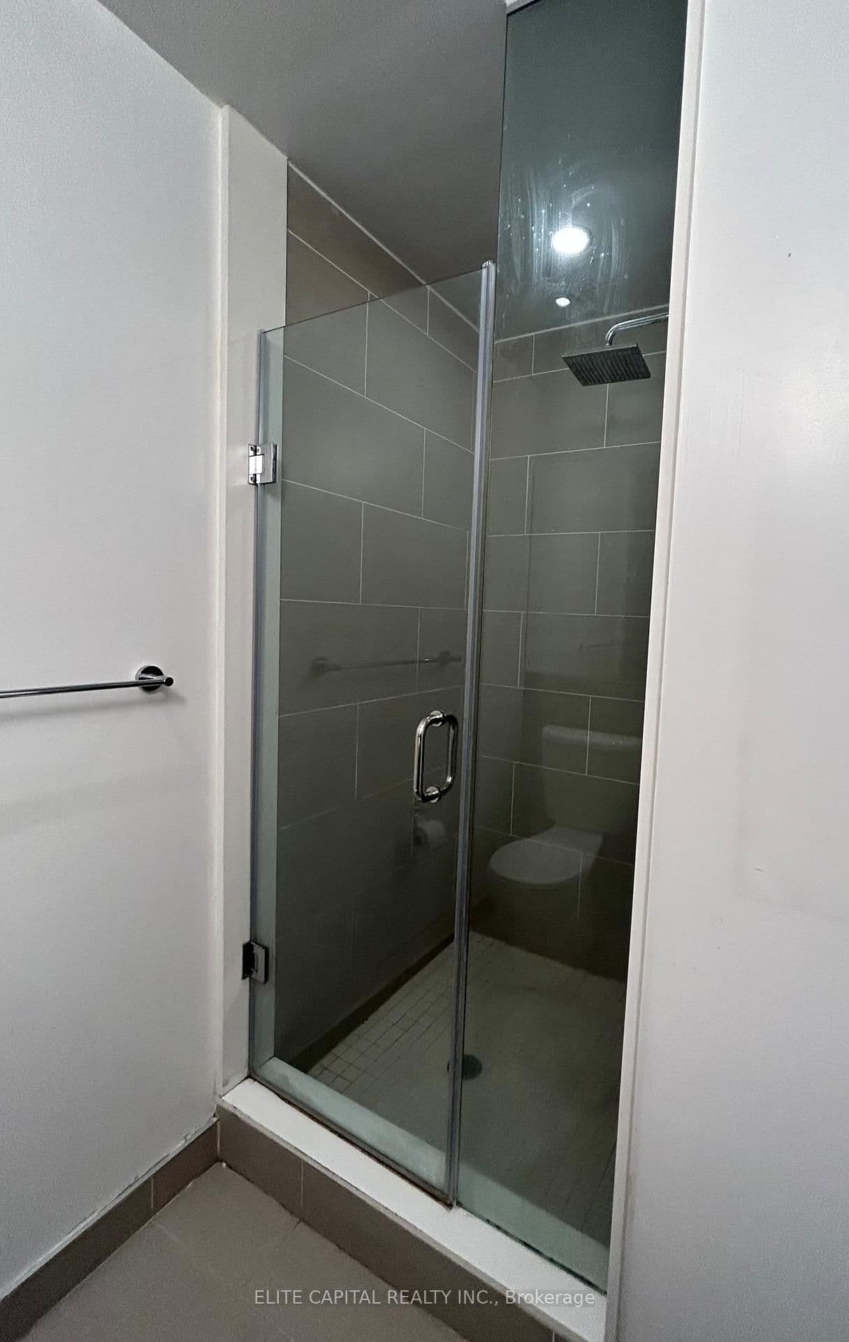 319 Carlaw Avenue, Unit 409 thumbnail 7