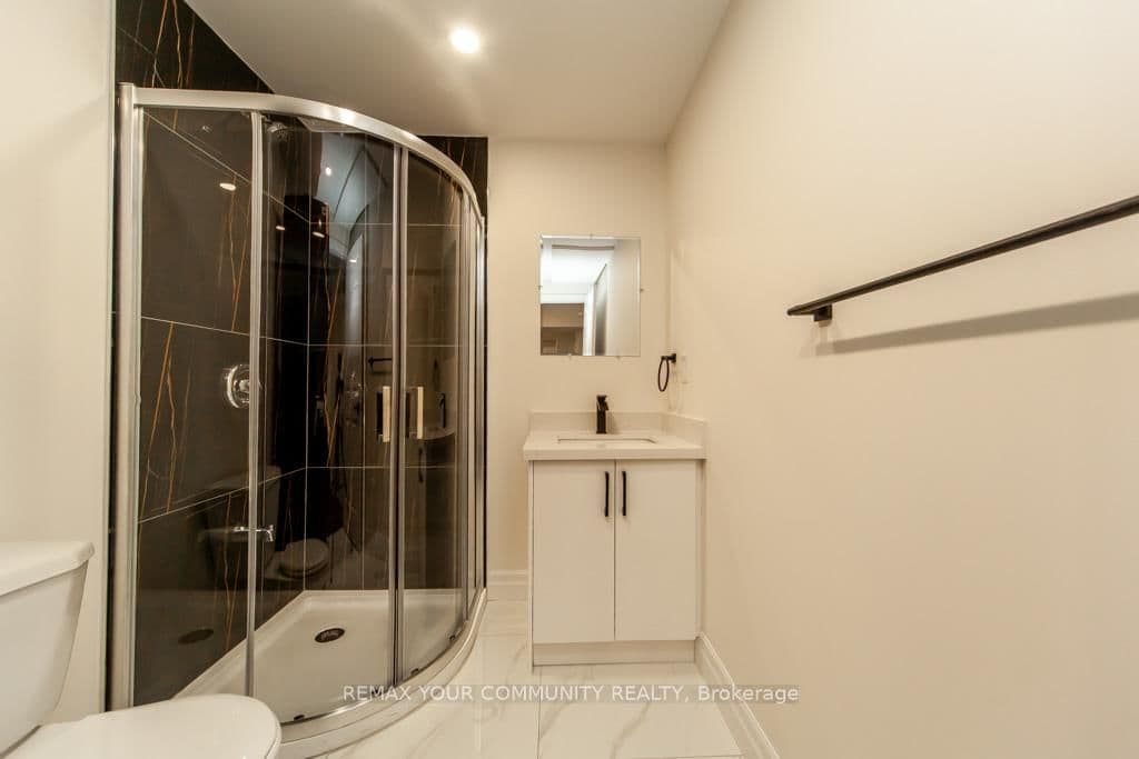 2412 Moonlight Crescent, Unit Bsmt thumbnail 10