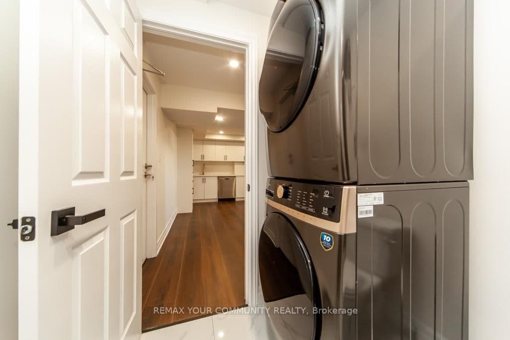2412 Moonlight Crescent, Unit Bsmt thumbnail 11