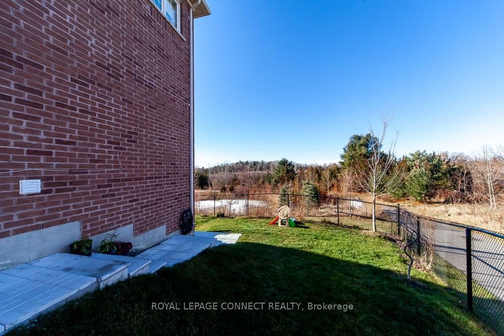 2412 Moonlight Crescent, Unit Bsmt thumbnail 2