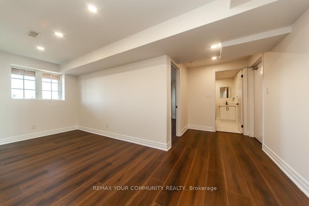 2412 Moonlight Crescent, Unit Bsmt thumbnail 8