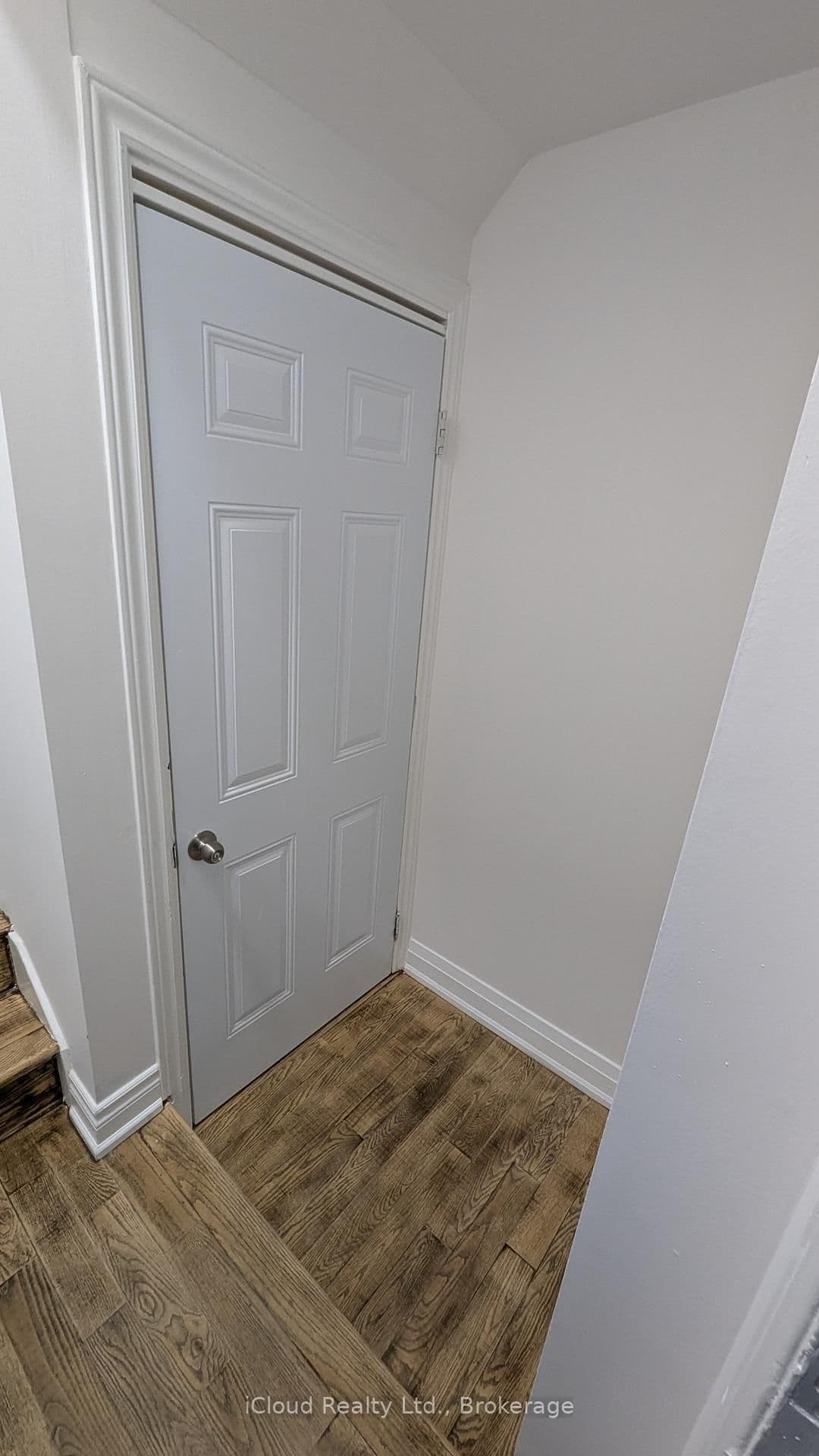53 Seward Crescent, Unit Lower Level thumbnail 2
