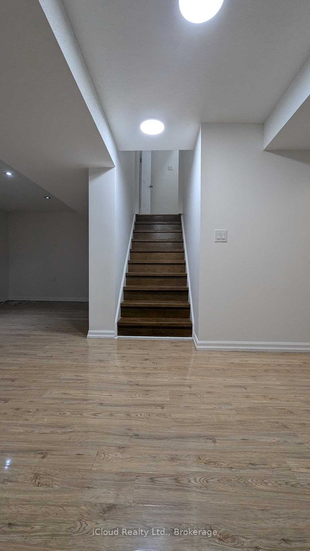 53 Seward Crescent, Unit Lower Level thumbnail 3